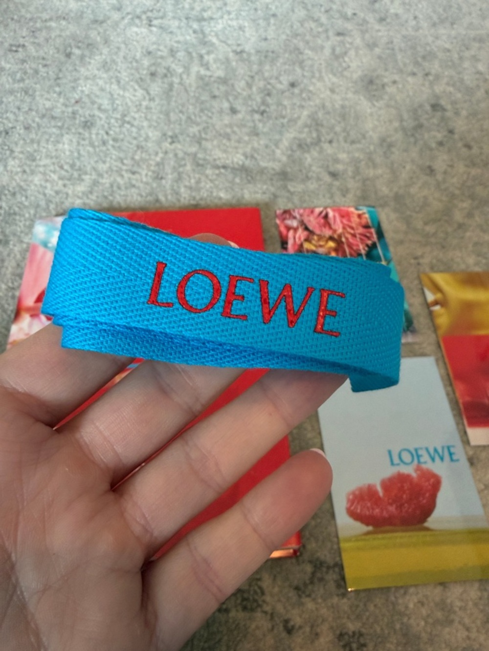 Loewe Magazine (Issue 10), Postcards and Ribbon - Picture 2 of 12